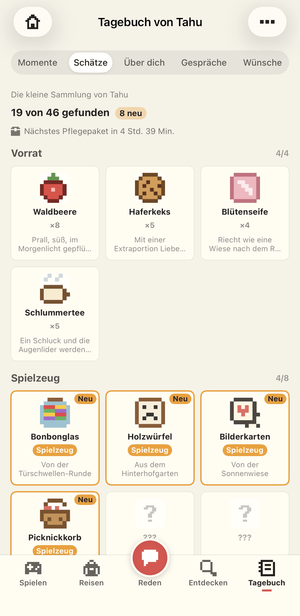 Tahus Tagebuch, aufgeschlagen bei den Schätzen: Vorräte und Spielzeug von den Reisen.